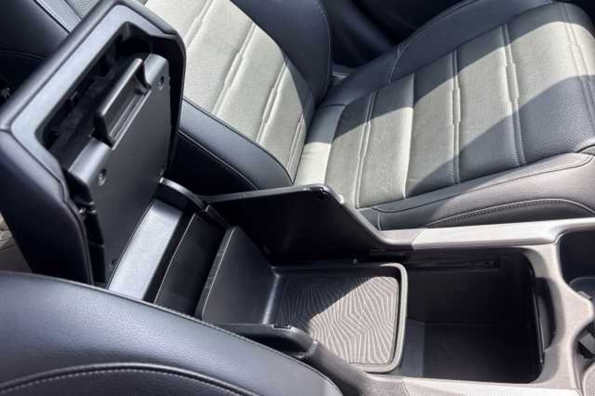 Honda CR-V Hybrid 2.0 i-MMD Hybrid SR 2WD 5dr eCVT 