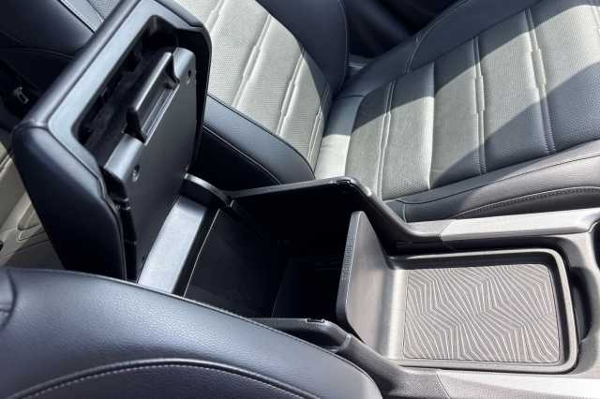 Honda CR-V Hybrid 2.0 i-MMD Hybrid SR 2WD 5dr eCVT 