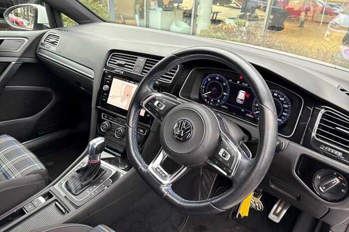Volkswagen Golf 1.4 TSI GTE Advance 5dr DSG 