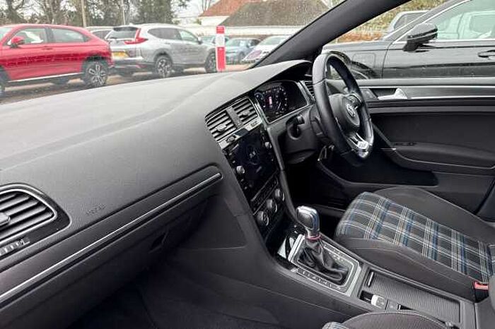 Volkswagen Golf 1.4 TSI GTE Advance 5dr DSG 