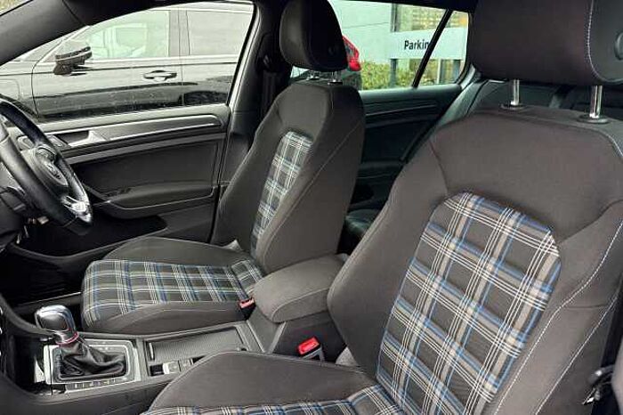 Volkswagen Golf 1.4 TSI GTE Advance 5dr DSG 