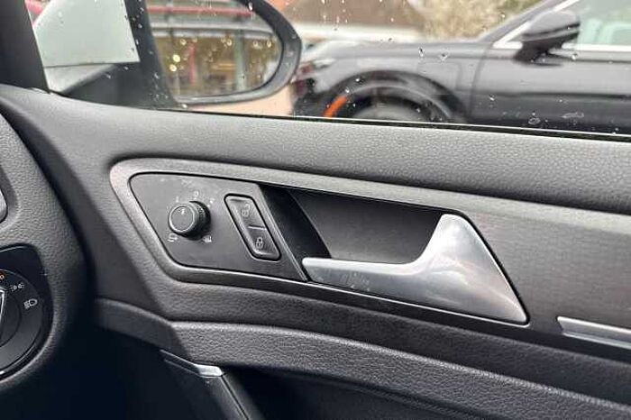 Volkswagen Golf 1.4 TSI GTE Advance 5dr DSG 