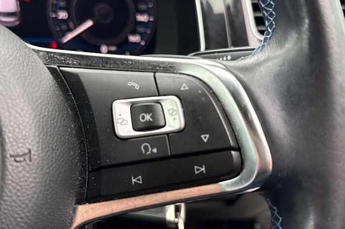 Volkswagen Golf 1.4 TSI GTE Advance 5dr DSG 