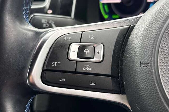 Volkswagen Golf 1.4 TSI GTE Advance 5dr DSG 