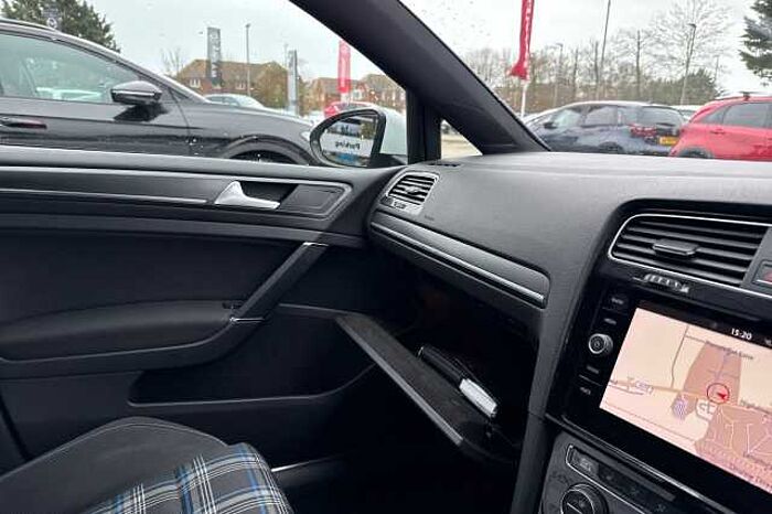 Volkswagen Golf 1.4 TSI GTE Advance 5dr DSG 