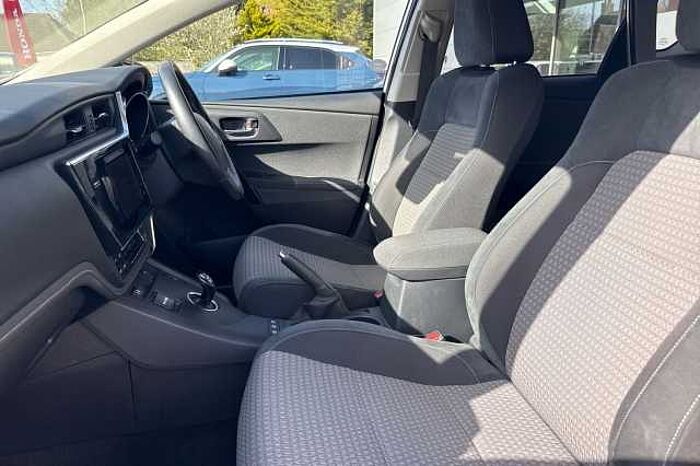Toyota Auris 1.8 Hybrid Design TSS 5dr CVT 