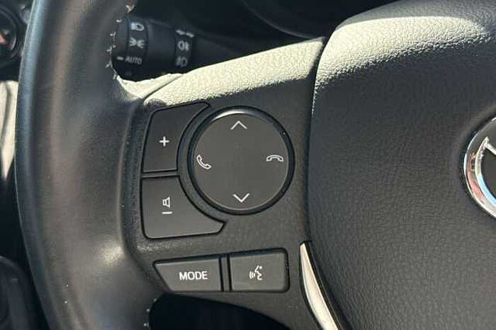 Toyota Auris 1.8 Hybrid Design TSS 5dr CVT 