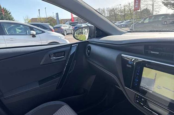 Toyota Auris 1.8 Hybrid Design TSS 5dr CVT 