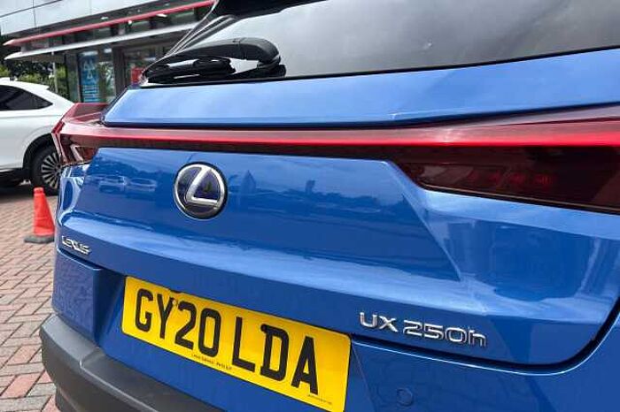 Lexus UX 250h 250h 2.0 Takumi 5dr CVT 